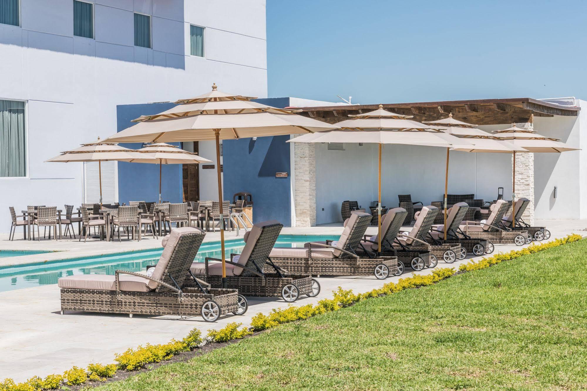 Hampton Inn & Suites By Hilton Salamanca Bajio Extérieur photo