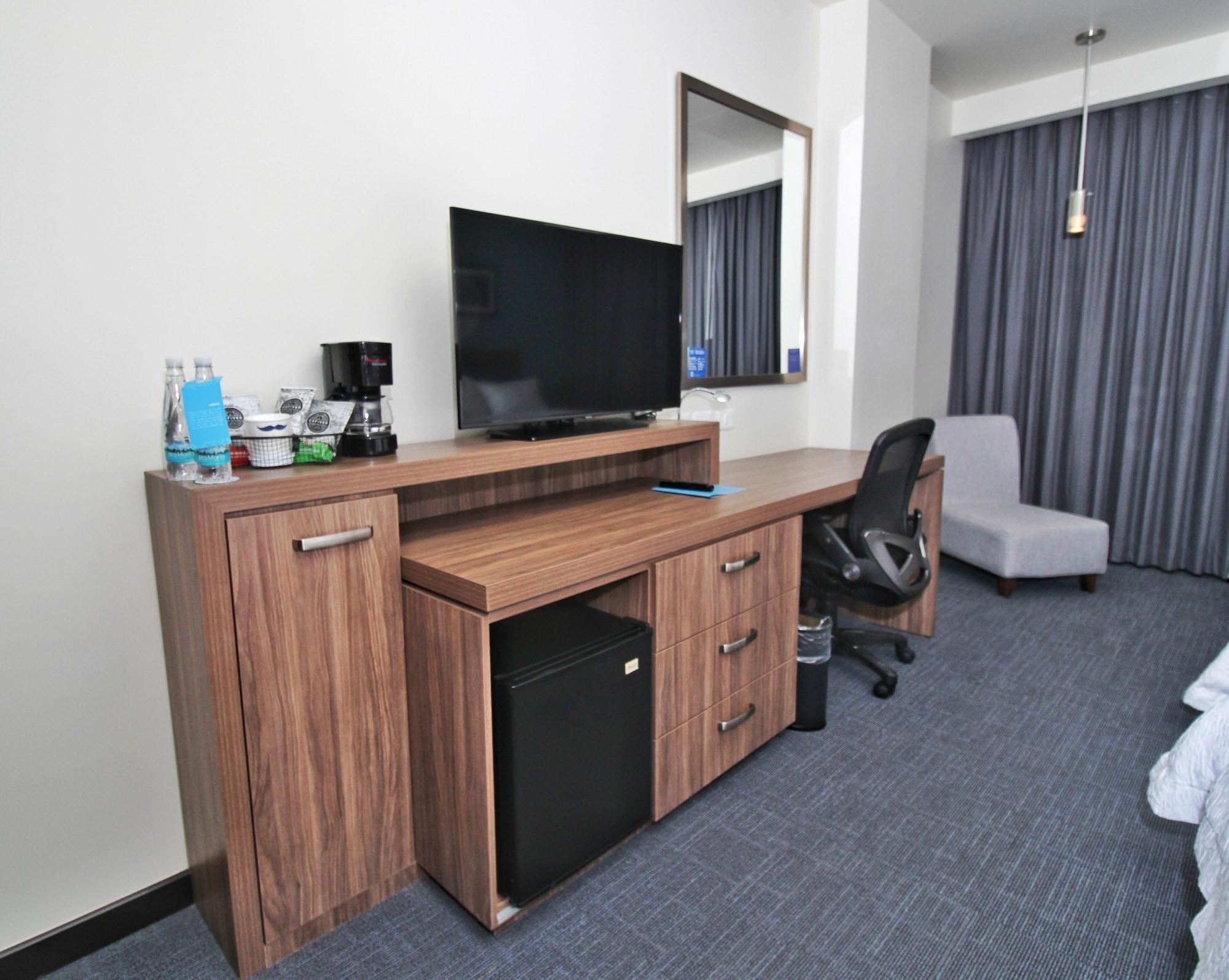 Hampton Inn & Suites By Hilton Salamanca Bajio Extérieur photo