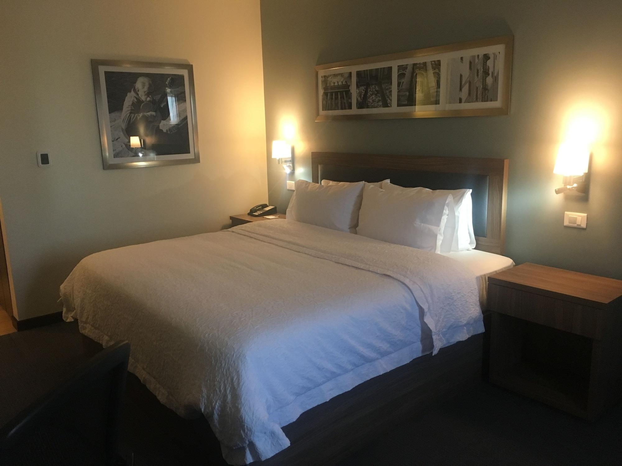 Hampton Inn & Suites By Hilton Salamanca Bajio Extérieur photo