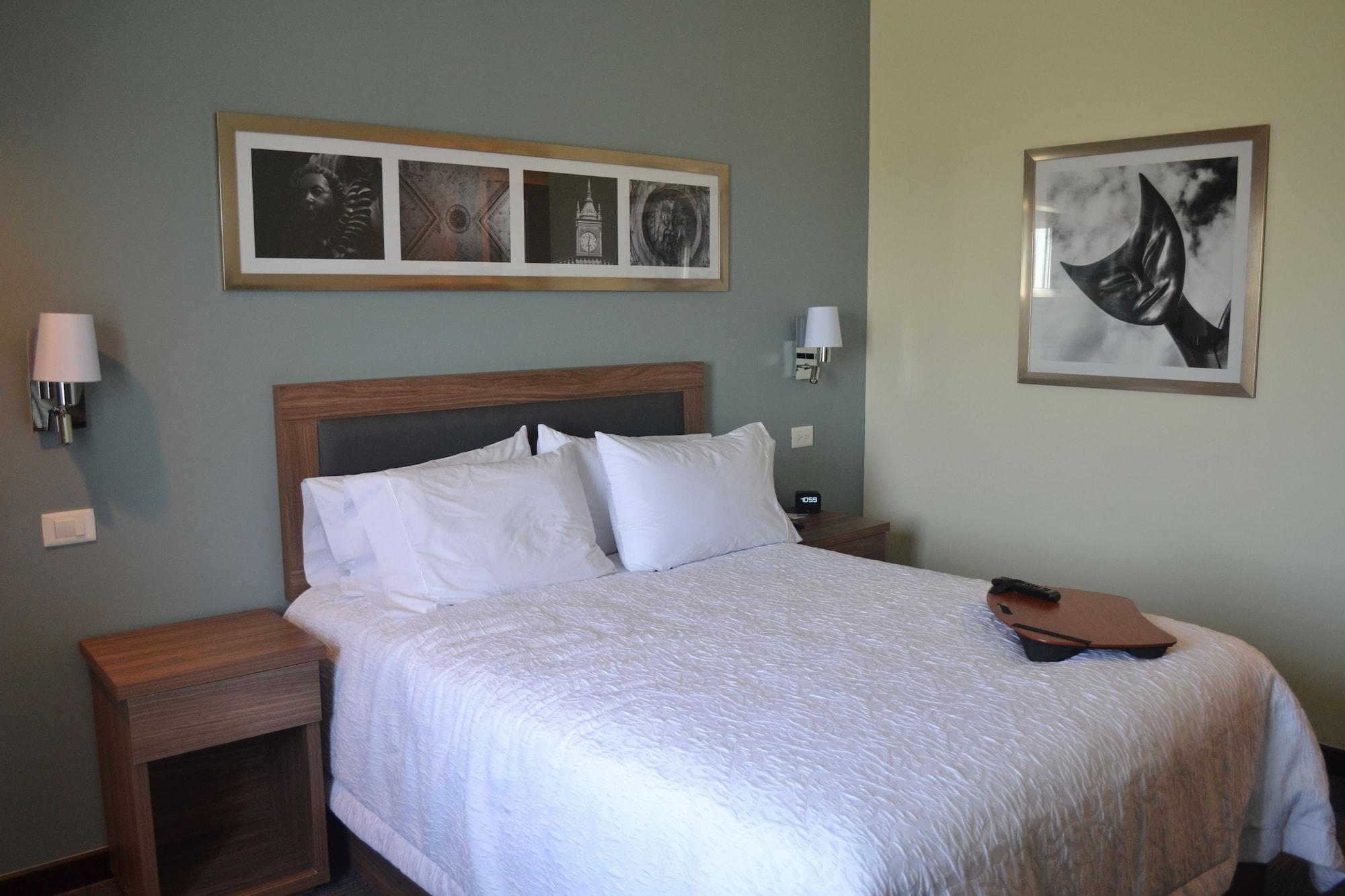 Hampton Inn & Suites By Hilton Salamanca Bajio Extérieur photo