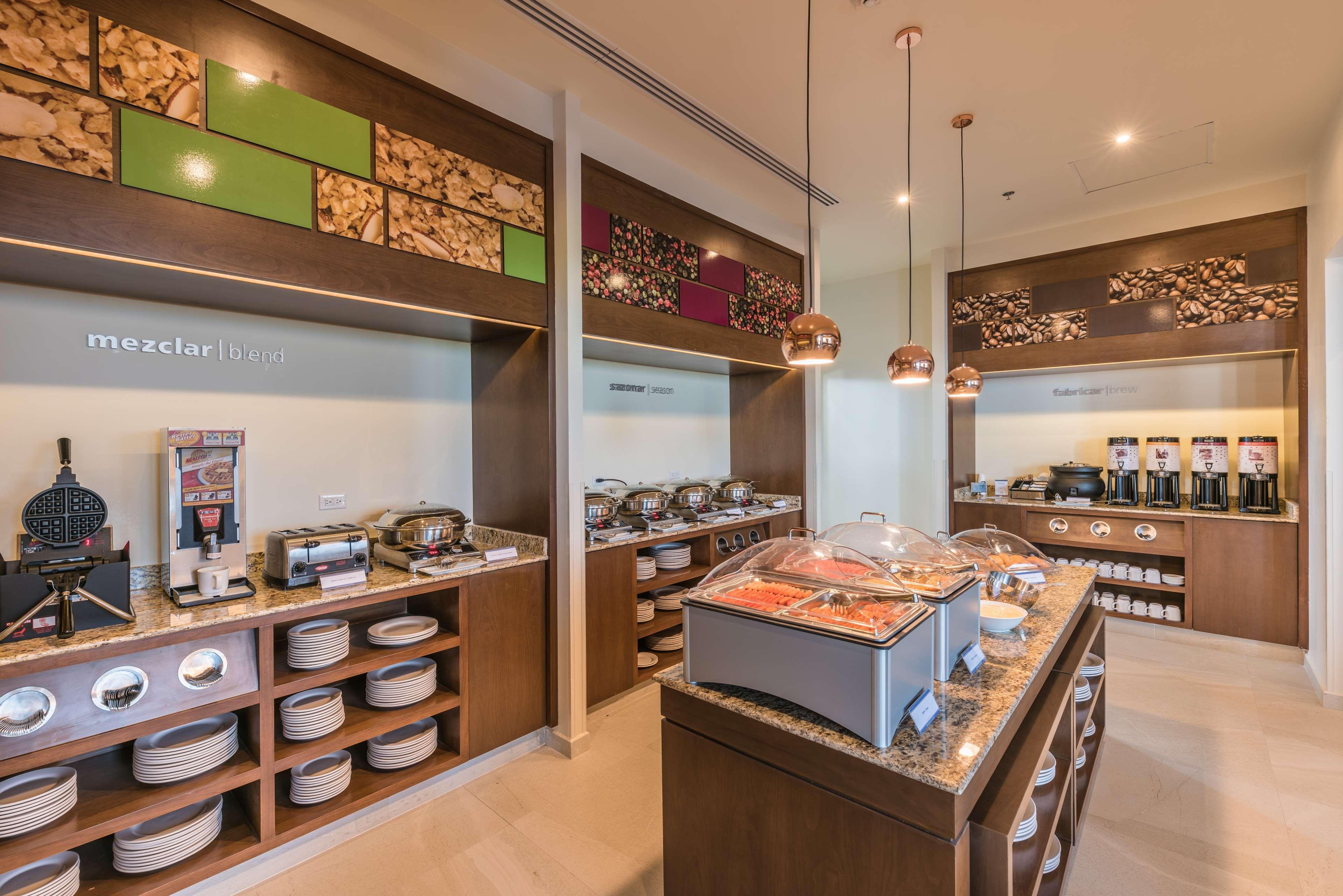 Hampton Inn & Suites By Hilton Salamanca Bajio Extérieur photo