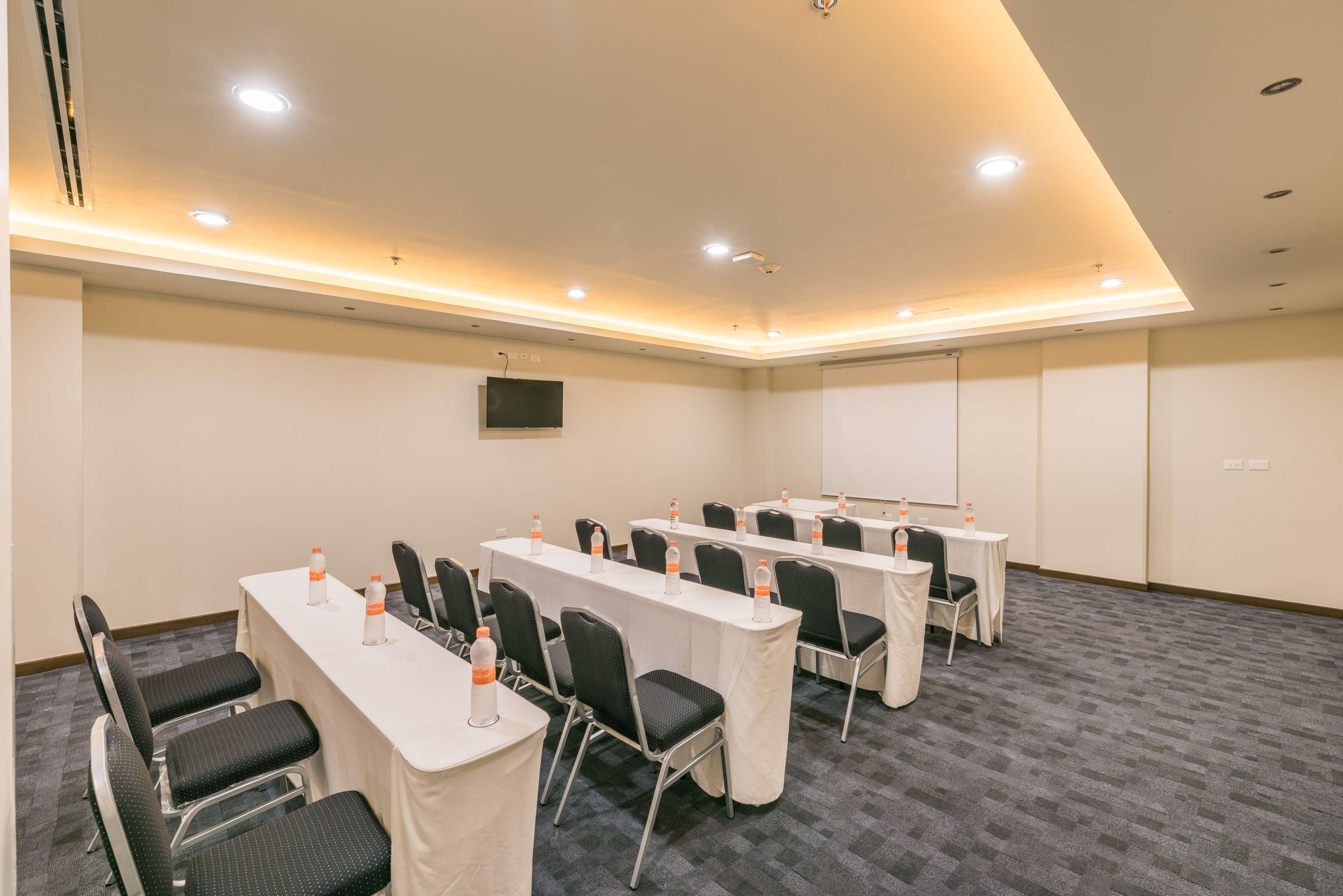 Hampton Inn & Suites By Hilton Salamanca Bajio Extérieur photo