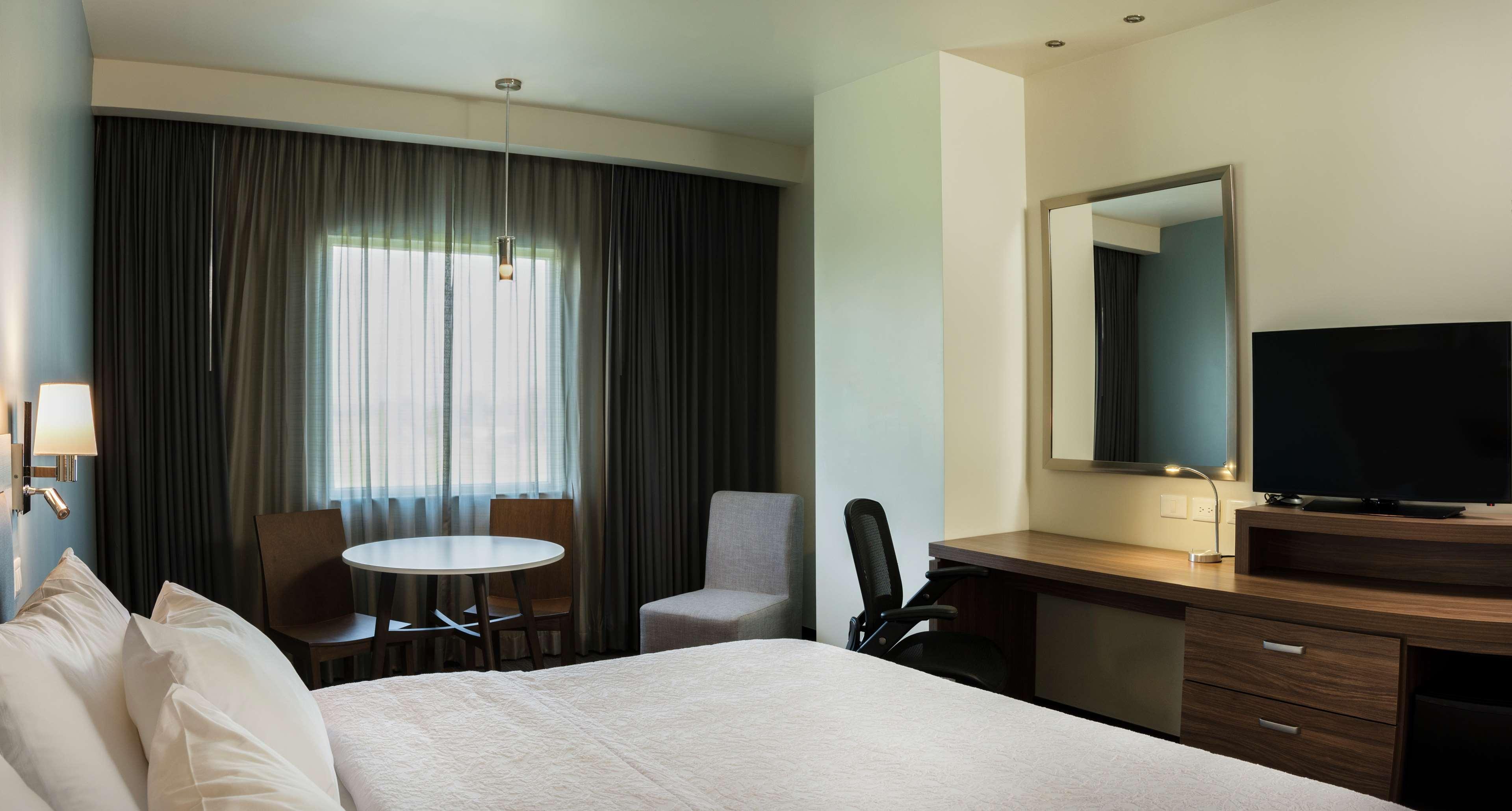 Hampton Inn & Suites By Hilton Salamanca Bajio Extérieur photo