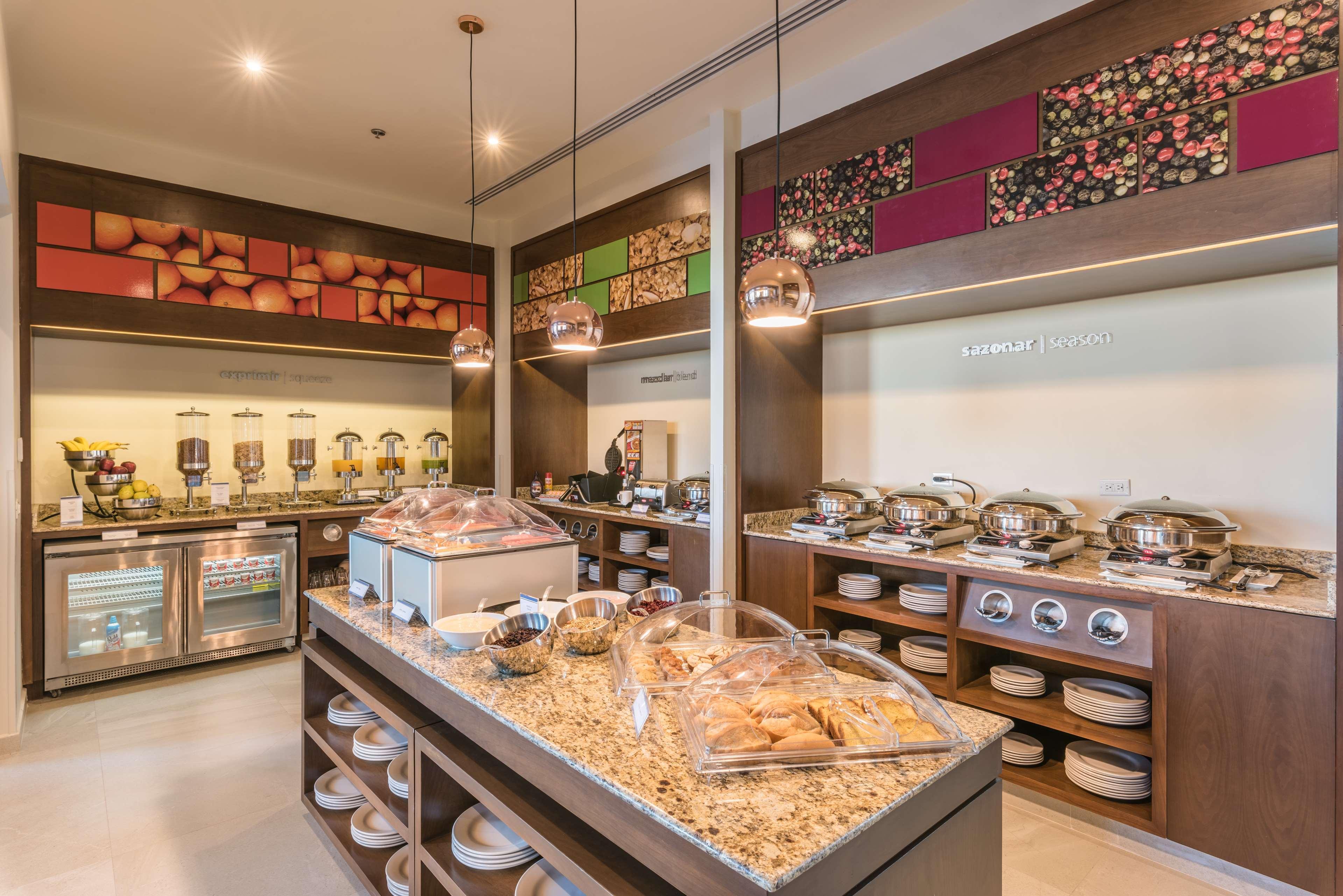 Hampton Inn & Suites By Hilton Salamanca Bajio Extérieur photo