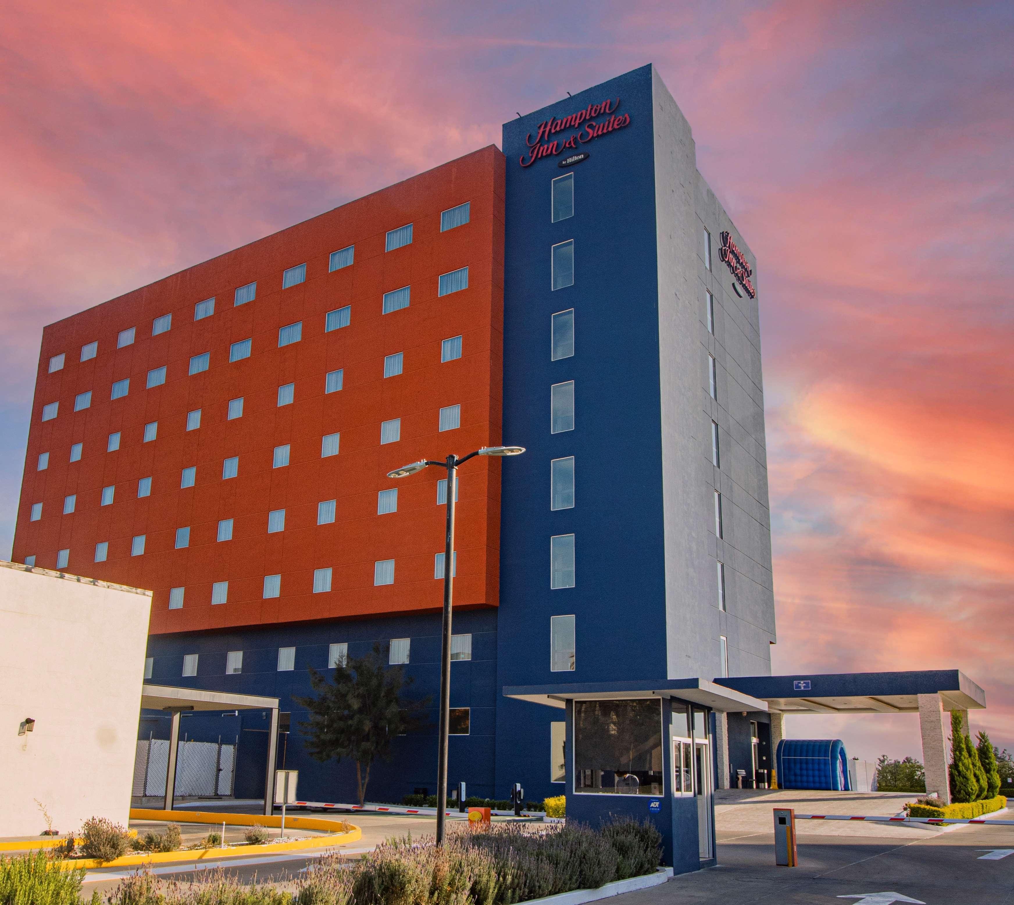 Hampton Inn & Suites By Hilton Salamanca Bajio Extérieur photo