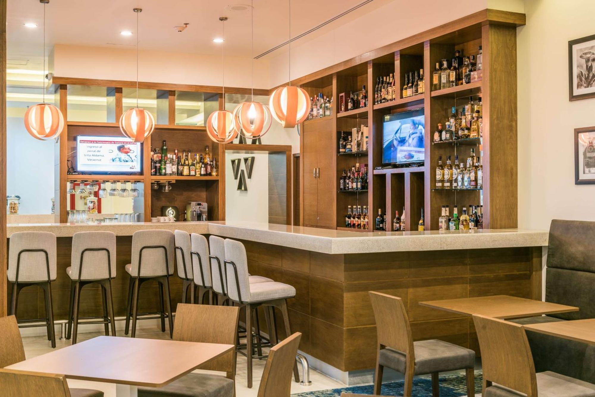 Hampton Inn & Suites By Hilton Salamanca Bajio Extérieur photo