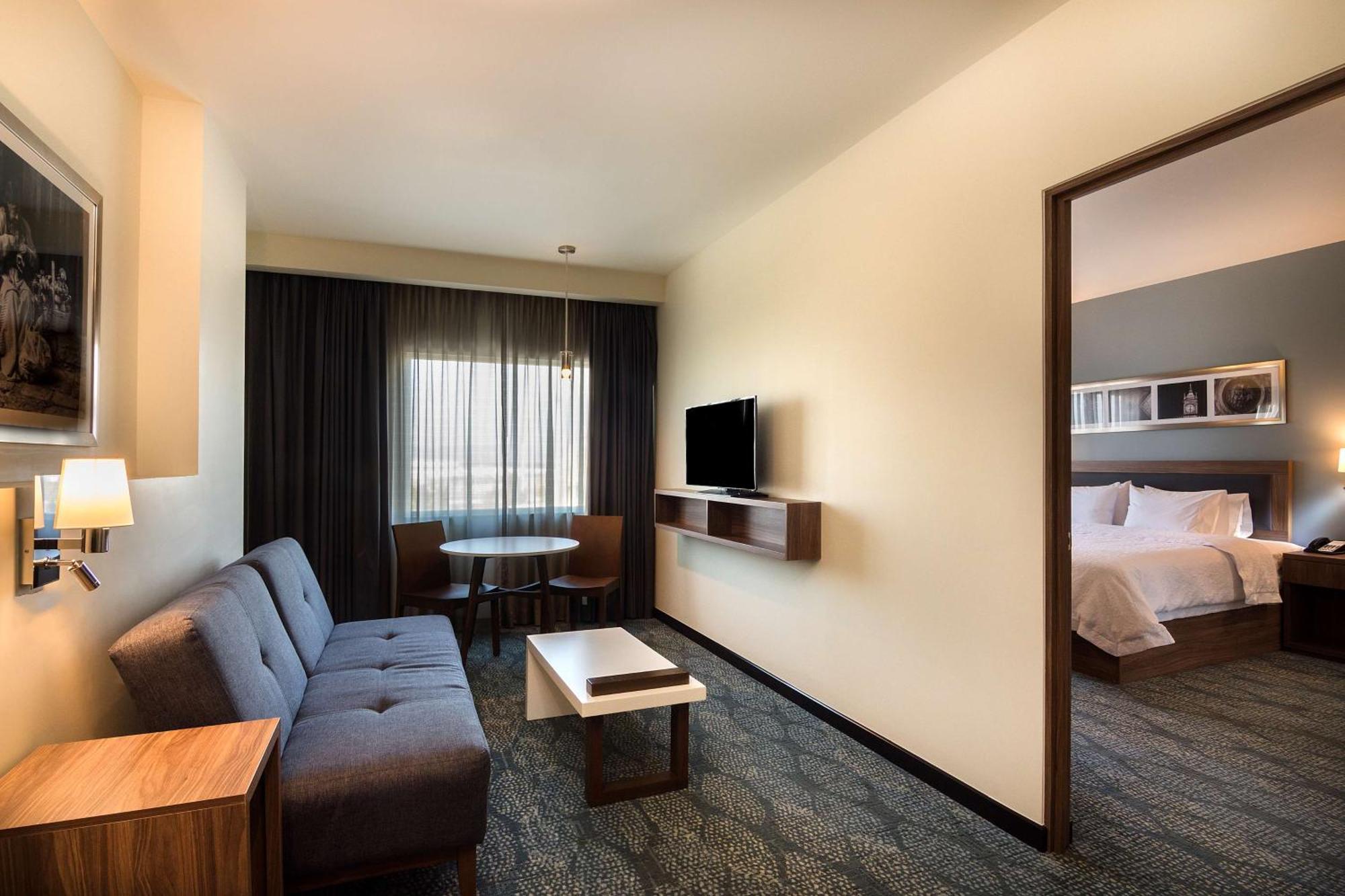 Hampton Inn & Suites By Hilton Salamanca Bajio Extérieur photo