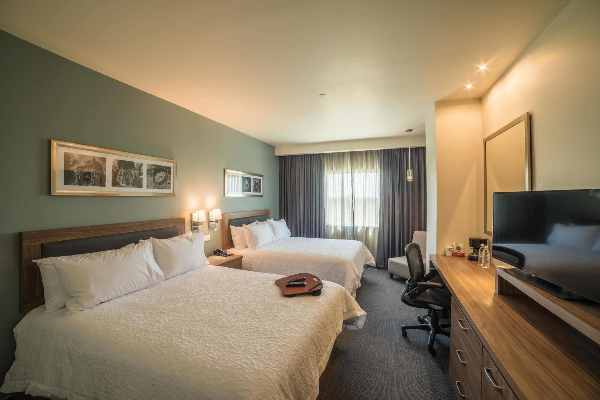 Hampton Inn & Suites By Hilton Salamanca Bajio Extérieur photo